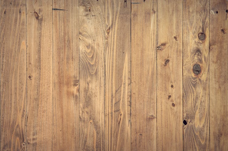 Pappedeckel: High-quality rustic wooden panel texture for design and backgrounds.