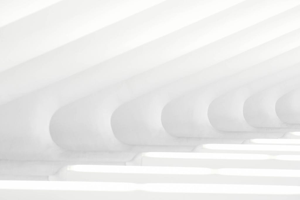 Virtusplays Minimalist white architectural interior showcasing futuristic design in New York.