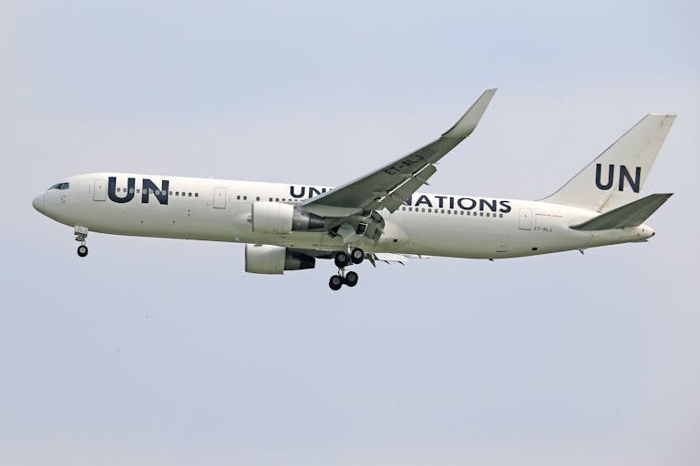 United Flight UA109 Diversion Side view of a UN Boeing aircraft in flight, showcasing aviation technology.